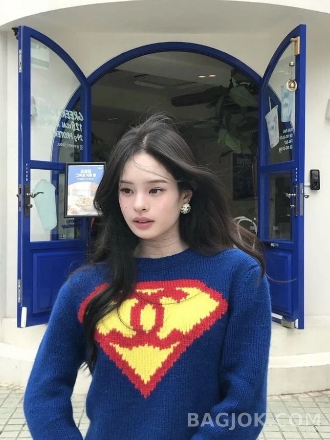 샤넬 샤넬 슈퍼맨 쉴드 더블 C 라운드넥 니트 상세 이미지