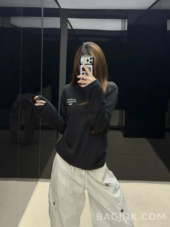 아크네 스튜디오 아크네 스튜디오 Acne Studios 레터링 긴팔 티셔츠 상세 이미지
