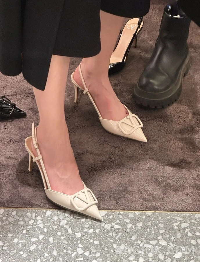 발렌티노 발렌티노 V 로고 페이턴트 슬링백 힐 상세 이미지