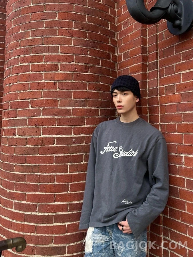 아크네 스튜디오 아크네 스튜디오 Acne Studios 레터링 자수 긴팔 티셔츠 상세 이미지