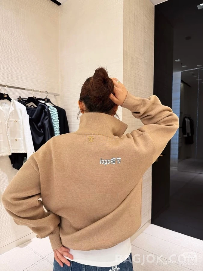 샤넬 샤넬 로고 하프집업 니트 맨투맨 상세 이미지