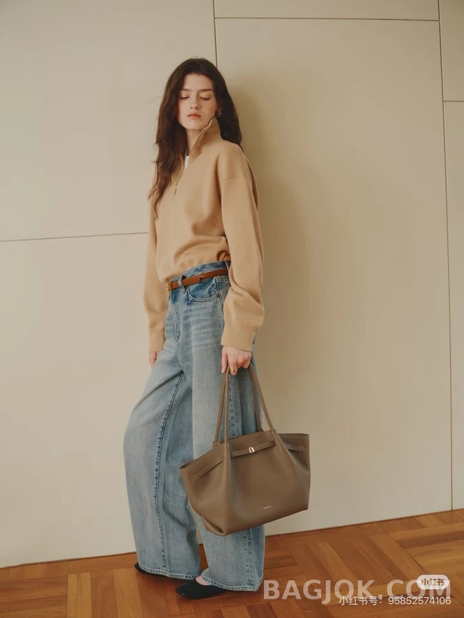 샤넬 샤넬 로고 하프집업 니트 맨투맨 상세 이미지