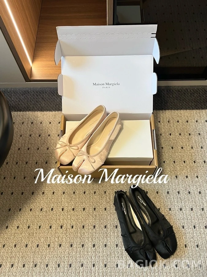 메종 마르지엘라 메종마르지엘라 새틴 리본 타비 플랫 상세 이미지