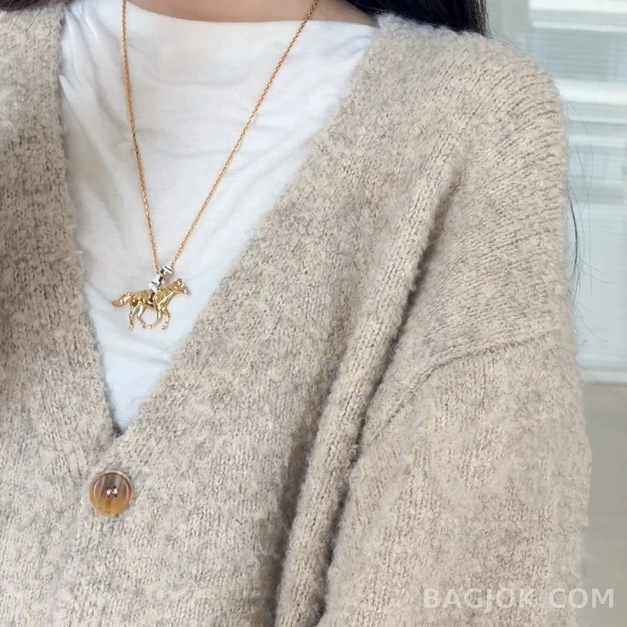 샤넬 샤넬 더블 C 말 기수 에나멜 펜던트 목걸이 상세 이미지