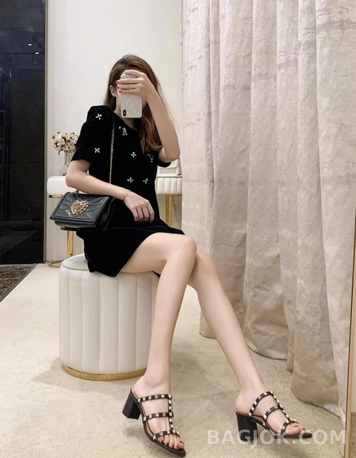 발렌티노 발렌티노 락스터드 스퀘어토 샌들 상세 이미지