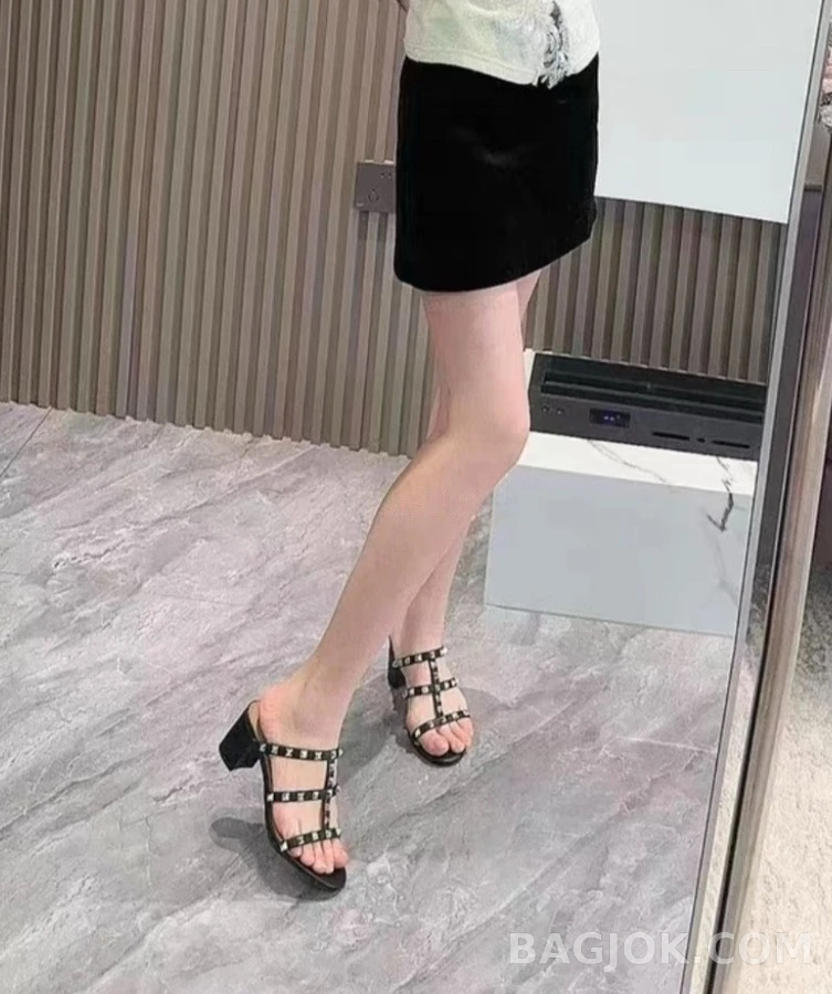 발렌티노 발렌티노 락스터드 스퀘어토 샌들 상세 이미지