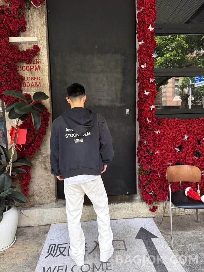 아크네 스튜디오 아크네 스튜디오 레터링 디스트레스 후드 상세 이미지