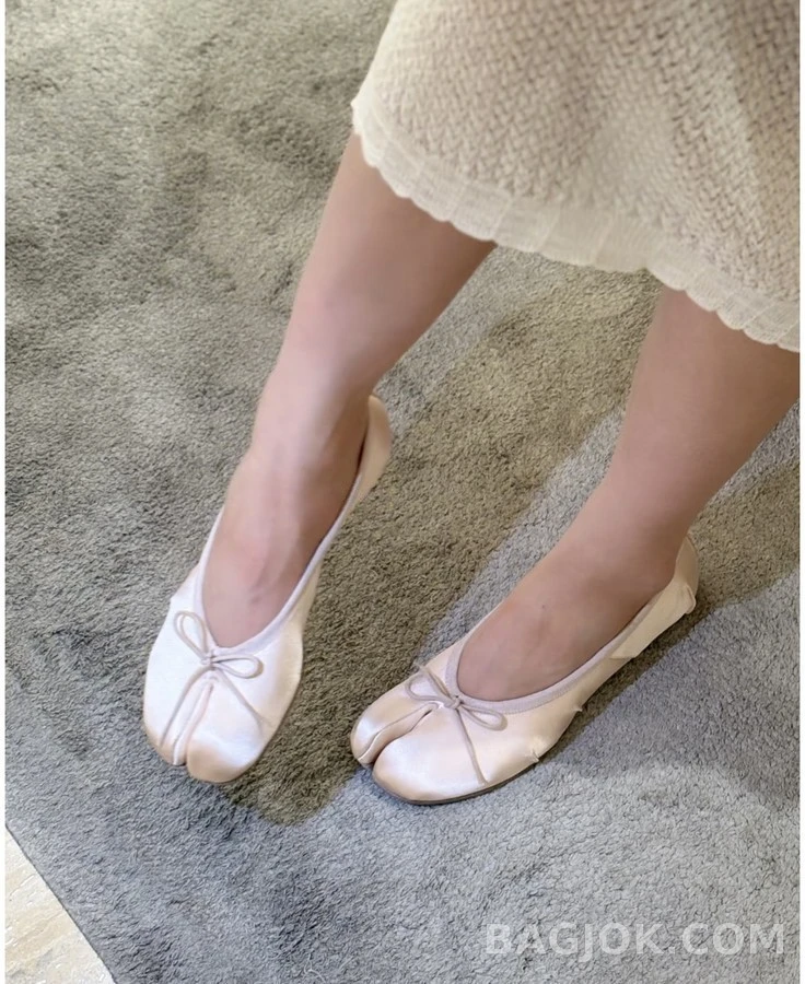 메종 마르지엘라 메종마르지엘라 새틴 보우 타비 플랫 상세 이미지