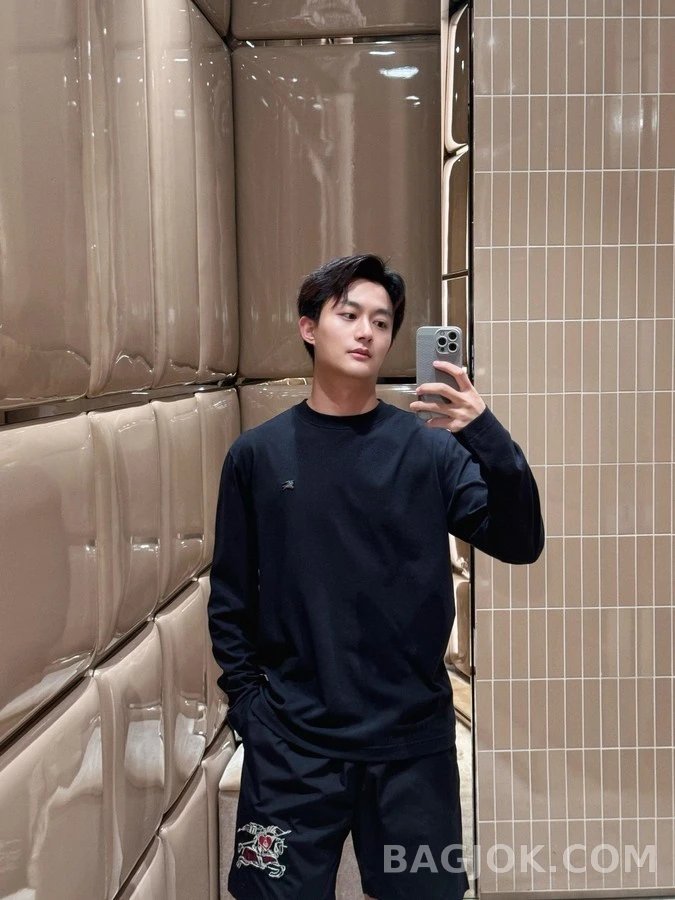 버버리 버버리 기사 로고 긴팔 티셔츠 상세 이미지