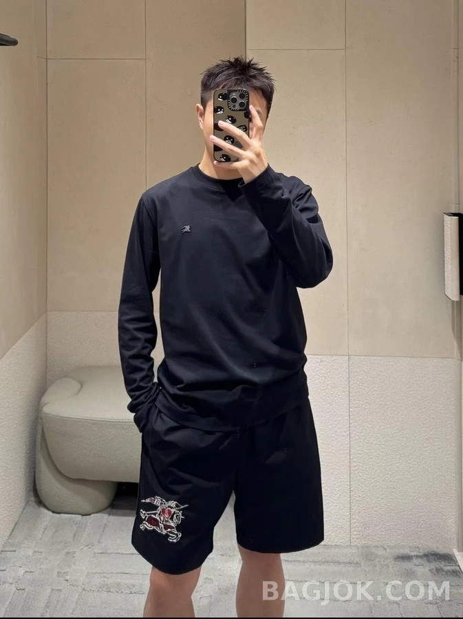 버버리 버버리 기사 로고 긴팔 티셔츠 상세 이미지