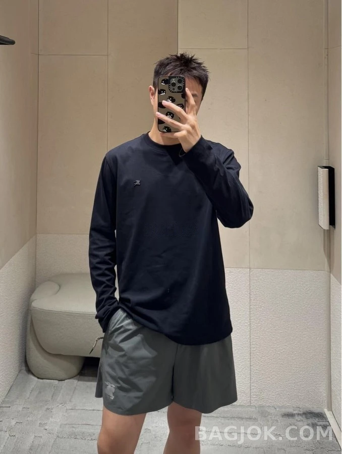 버버리 버버리 기사 로고 긴팔 티셔츠 상세 이미지