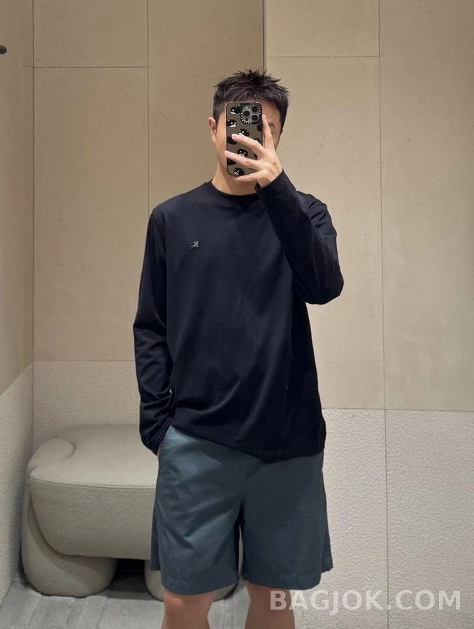 버버리 버버리 기사 로고 긴팔 티셔츠 상세 이미지