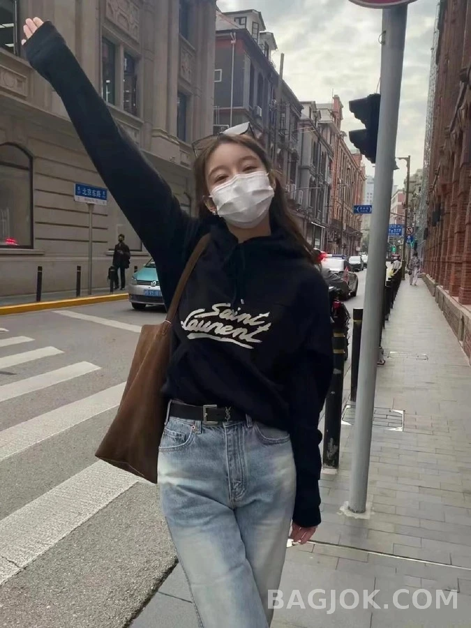생로랑 세인트로랑 로고 플록 프린트 후드티 상세 이미지