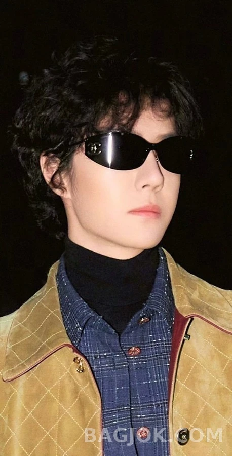 샤넬 샤넬 크리스탈 로고 쉴드 선글라스 상세 이미지