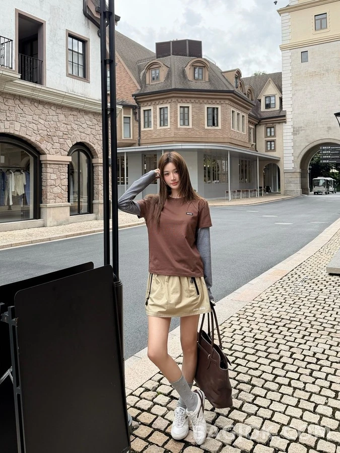 미우미우 미우미우 로고 스트라이프 레이어드 긴팔 티셔츠 상세 이미지