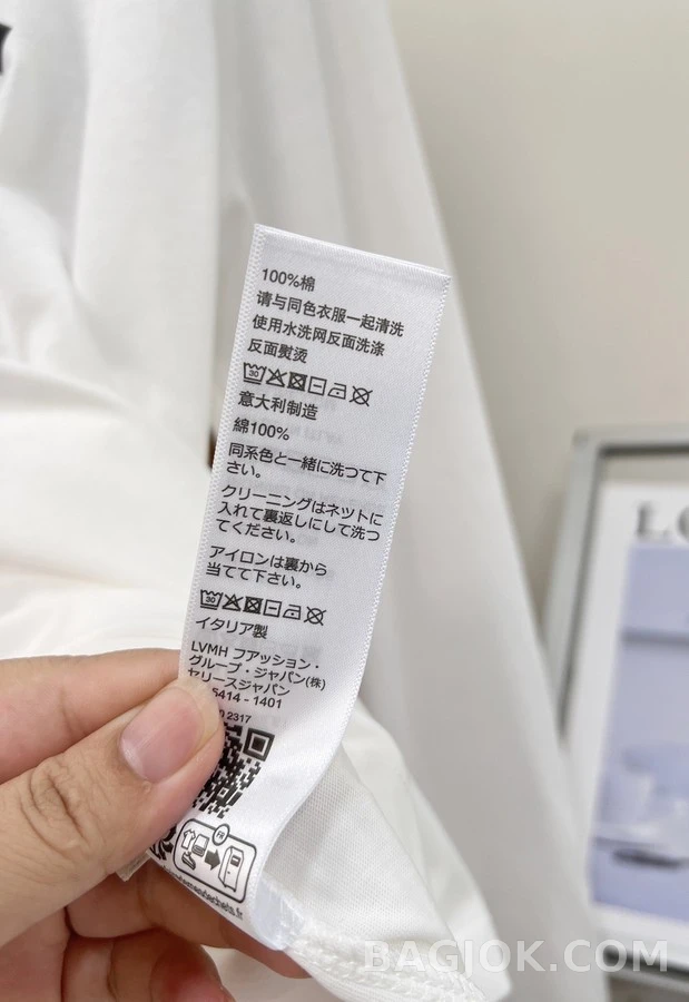 셀린느 셀린느 사자 문양 크롭 긴팔 티셔츠 상세 이미지