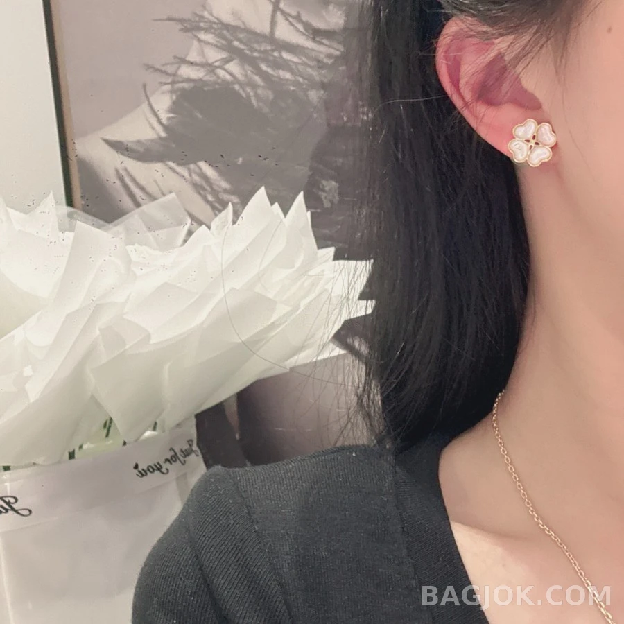 디올 디올 마더 오브 펄 클로버 펄 귀걸이 상세 이미지