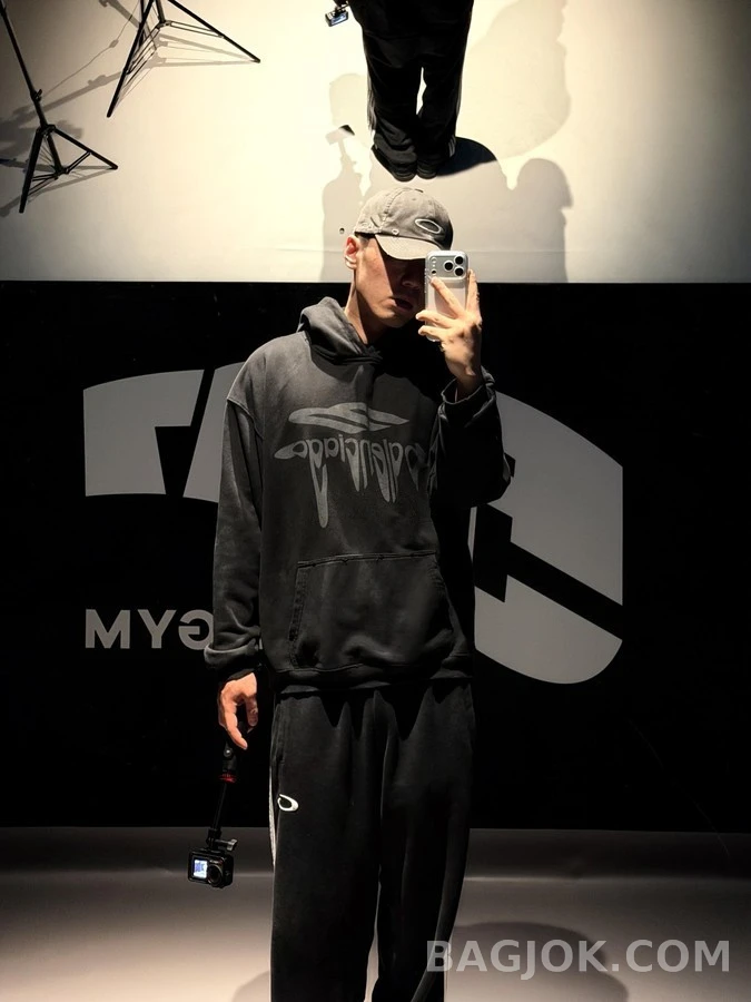 발렌시아가 발렌시아가 워싱 로고 후드티 상세 이미지