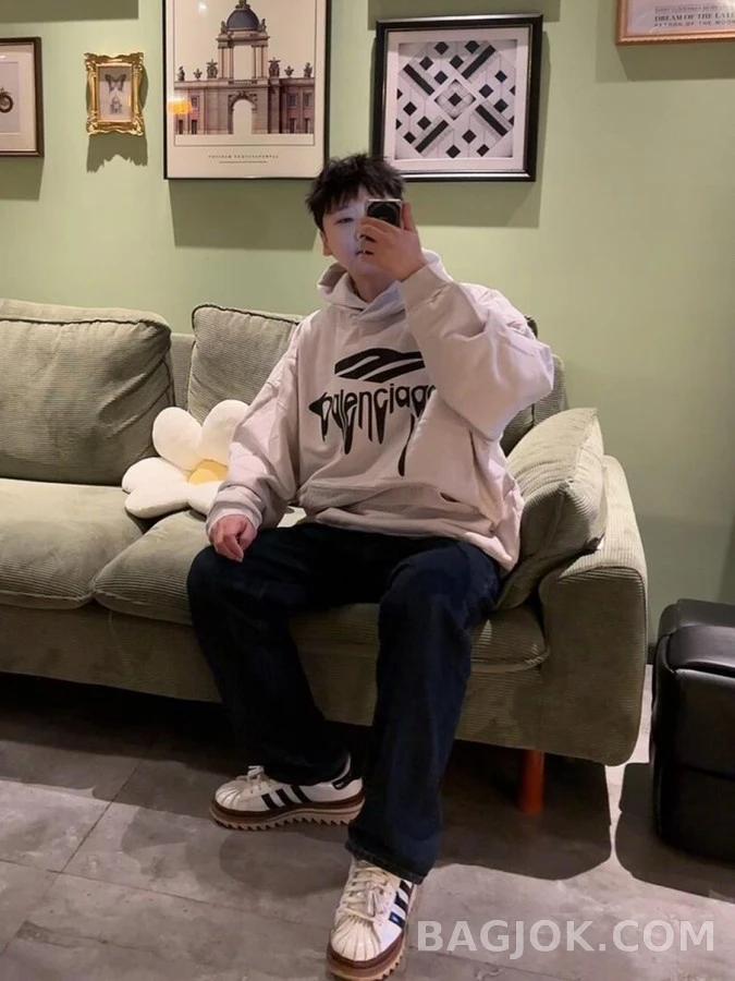발렌시아가 발렌시아가 스케이터 왜곡 로고 후드티 상세 이미지