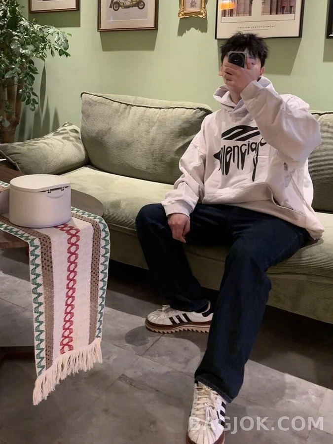 발렌시아가 발렌시아가 그래피티 로고 후드 상세 이미지
