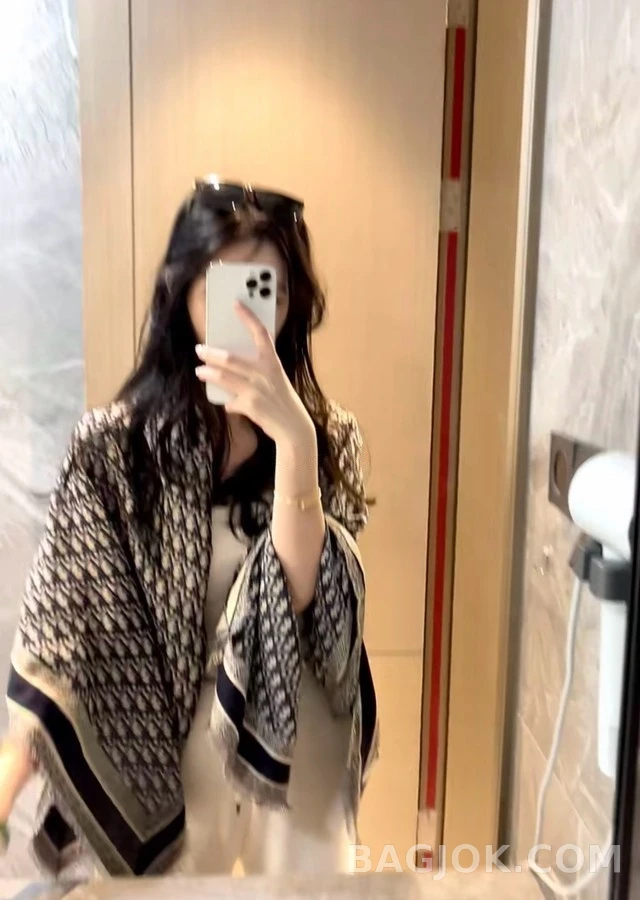 디올 디올 오블리크 자카드 스퀘어 머플러 상세 이미지