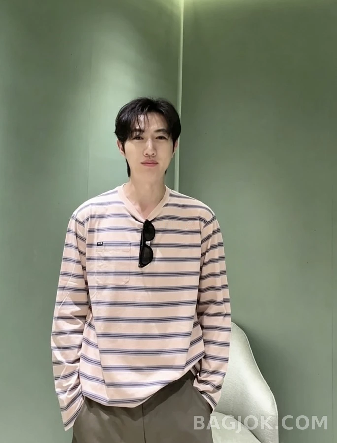 프라다 프라다 스트라이프 디스트로이드 긴팔 티셔츠 상세 이미지