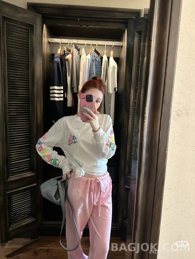 크롬하츠 크롬하츠 멀티 컬러 크로스 포켓 긴팔 티셔츠 상세 이미지
