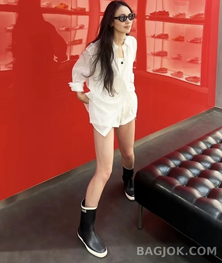 셀린느 셀린느 레터링 플랫 레인부츠 상세 이미지