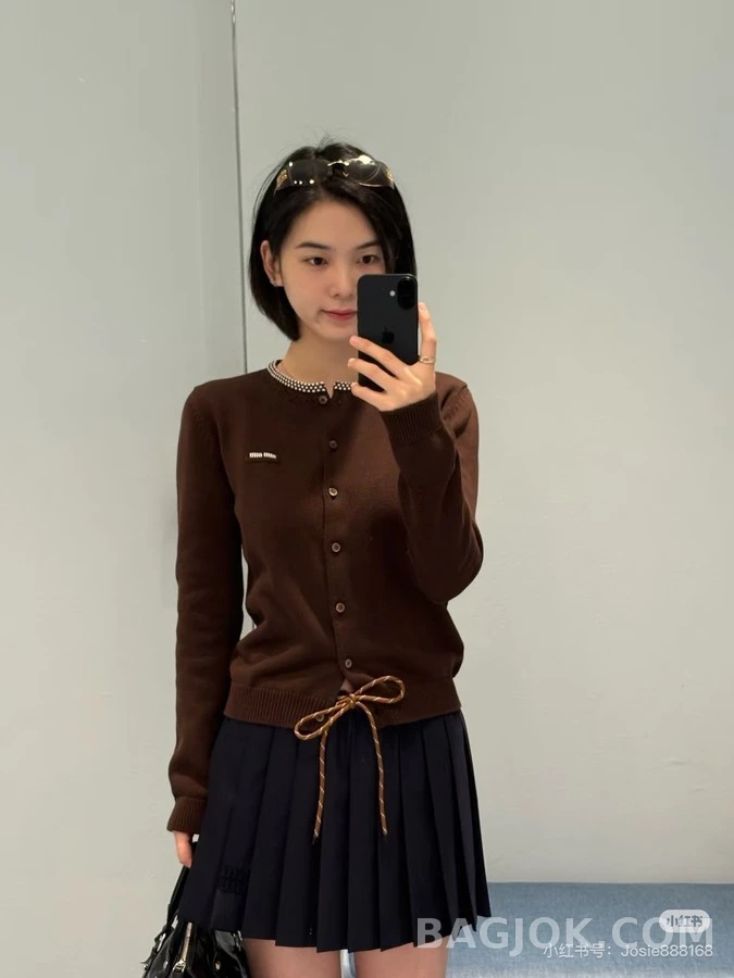 미우미우 미우미우 자수 펀칭 카라 니트 가디건 상세 이미지