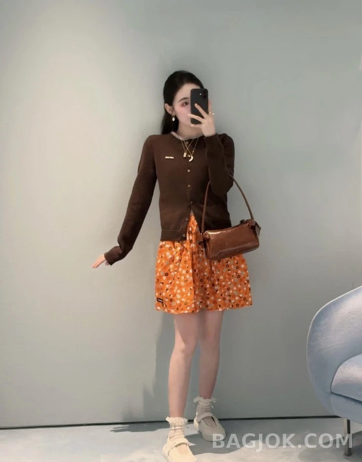 미우미우 미우미우 크리스탈 넥 가디건 상세 이미지