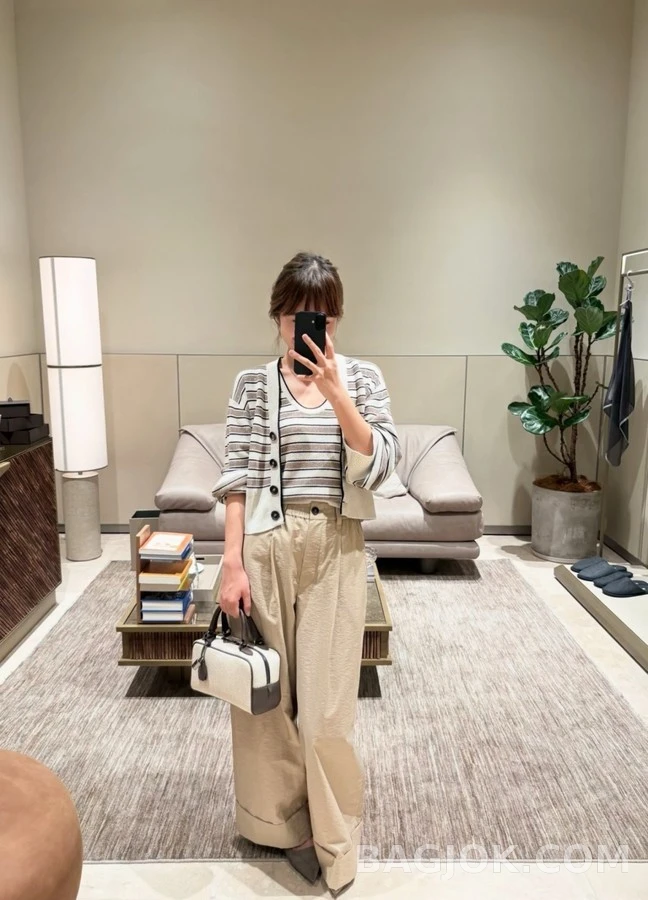 브루넬로 쿠치넬리 브루넬로 쿠치넬리 배색 스트라이프 V넥 가디건 상세 이미지