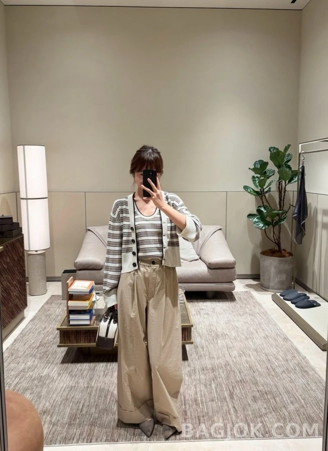 브루넬로 쿠치넬리 브루넬로 쿠치넬리 배색 스트라이프 V넥 가디건 상세 이미지