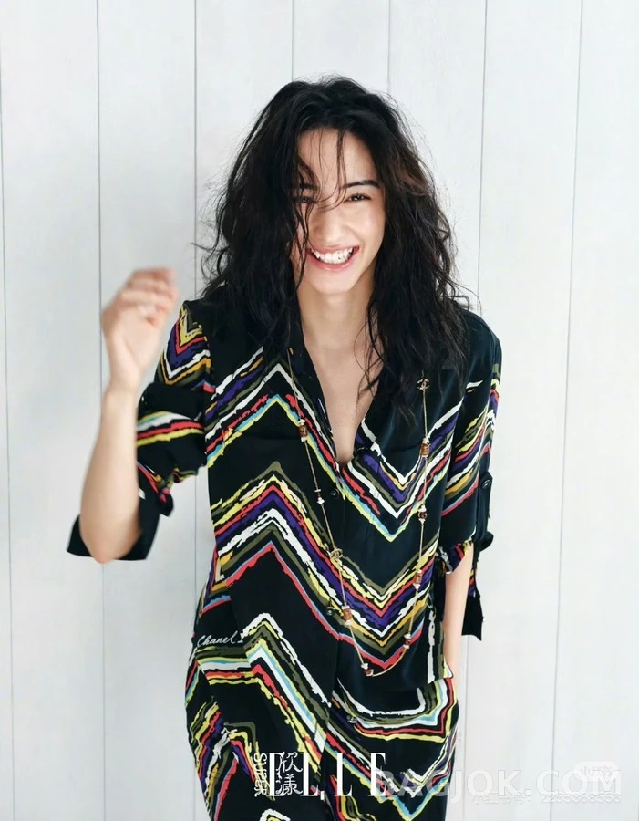 샤넬 샤넬 컬러 V 패턴 프린트 셔츠 상세 이미지