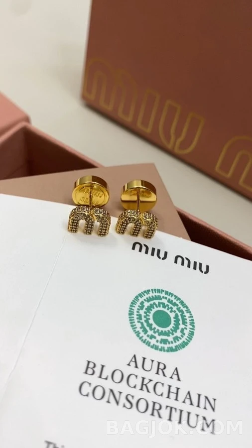 미우미우 미우미우 M 로고 다이아몬드 귀걸이 상세 이미지
