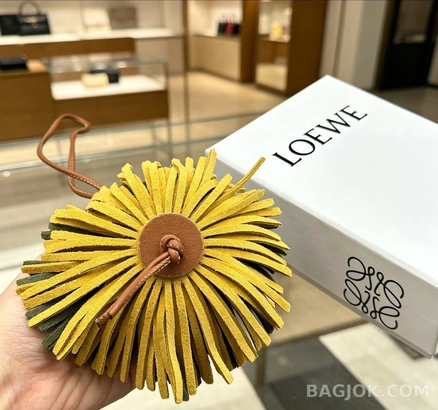 로에베 로에베 덤보 태슬 키링 상세 이미지