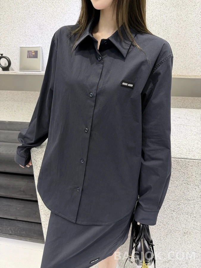 미우미우 미우미우 로고 태그 셔츠 상세 이미지