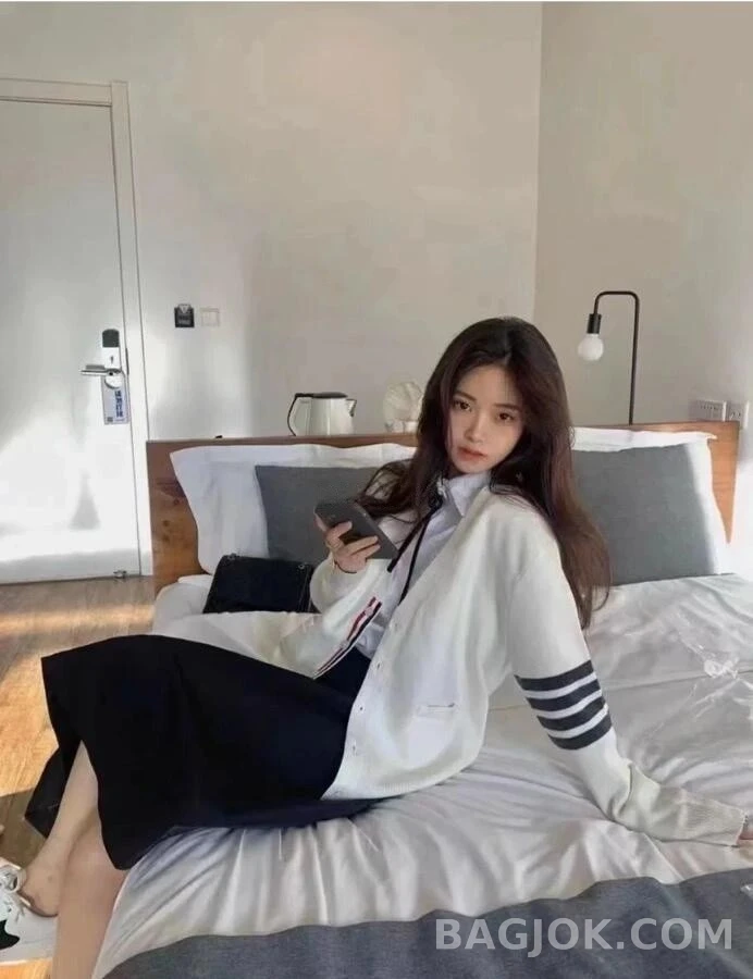 톰브라운 톰브라운 포바 스트라이프 브이넥 가디건 상세 이미지