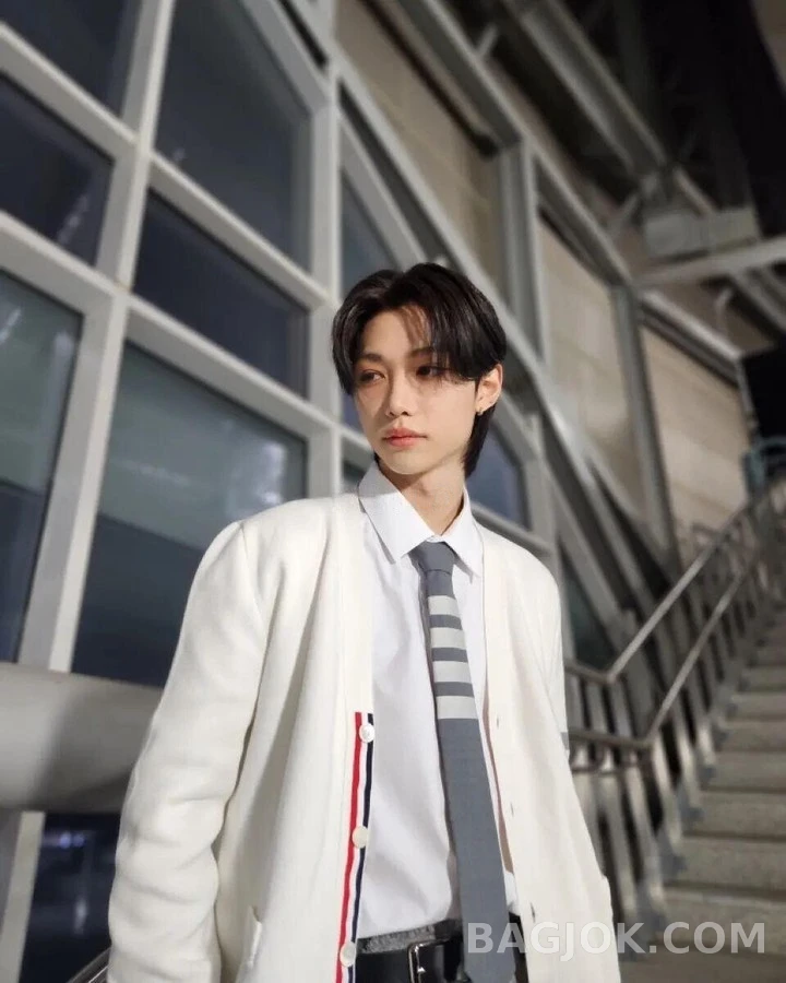톰브라운 톰브라운 포바 스트라이프 브이넥 가디건 상세 이미지
