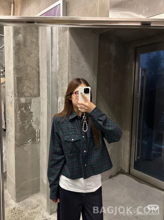 미우미우 미우미우 크롭 플래드 더블 포켓 셔츠 상세 이미지
