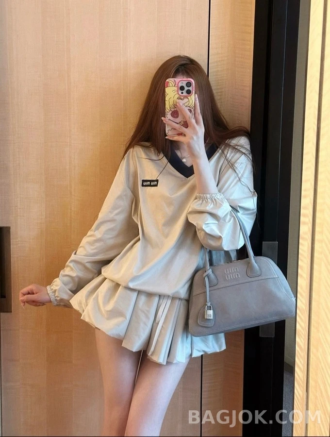 미우미우 미우미우 배색 V넥 나일론 긴팔 티셔츠 상세 이미지