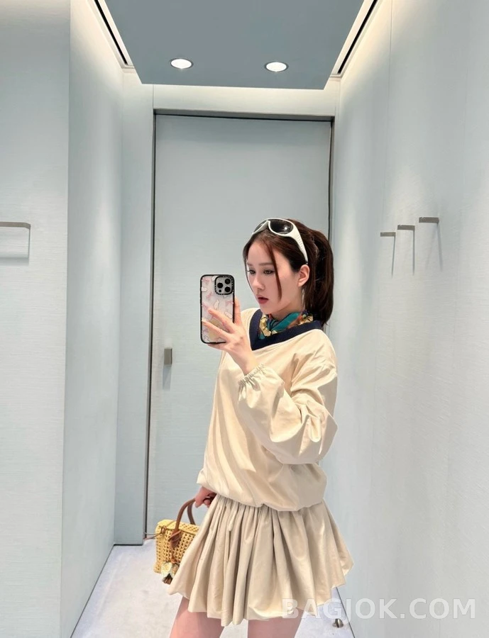 미우미우 미우미우 배색 V넥 나일론 긴팔 티셔츠 상세 이미지