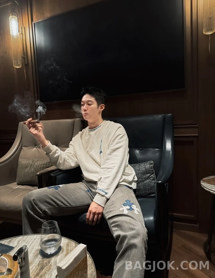 크롬하츠 크롬하츠 폰트 다이스 긴팔 티셔츠 상세 이미지