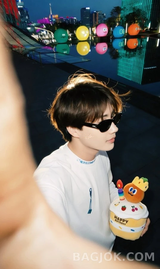 크롬하츠 크롬하츠 폰트 다이스 긴팔 티셔츠 상세 이미지