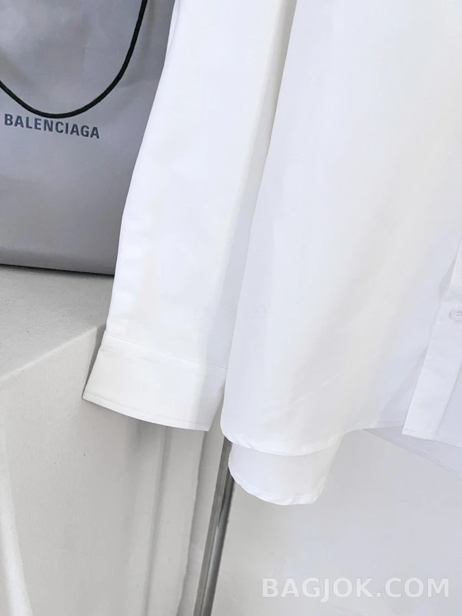 발렌시아가 발렌시아가 클래식 후면 로고 셔츠 상세 이미지