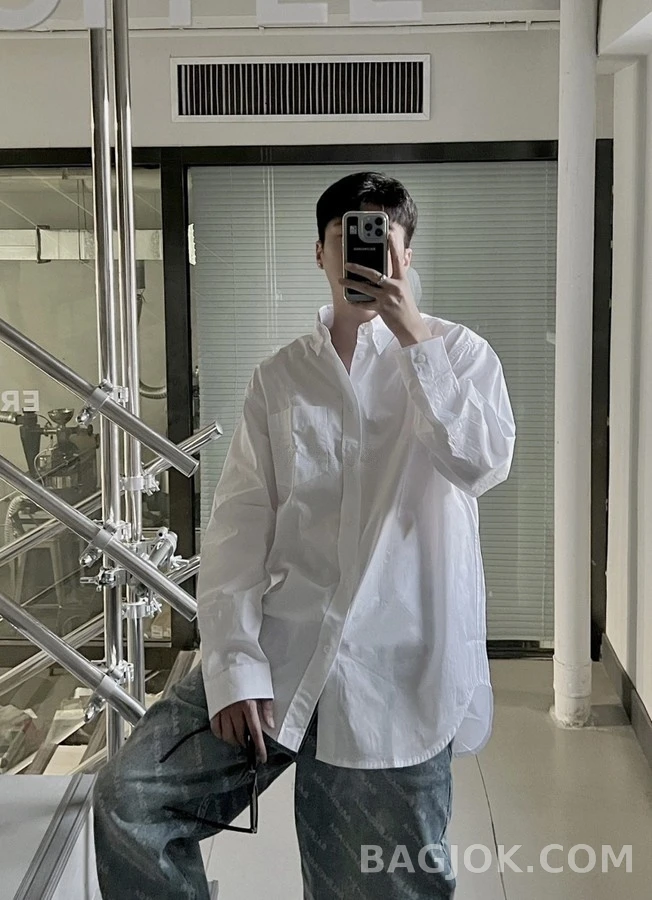 발렌시아가 발렌시아가 클래식 후면 로고 셔츠 상세 이미지