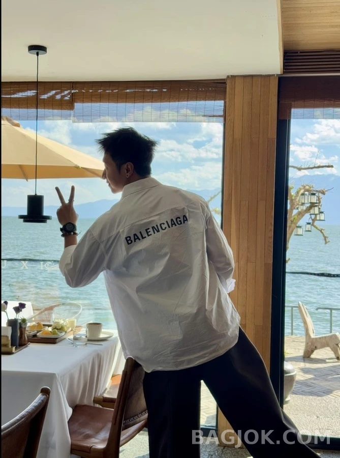 발렌시아가 발렌시아가 클래식 후면 로고 셔츠 상세 이미지