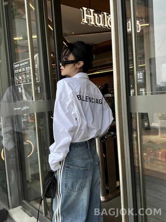 발렌시아가 발렌시아가 클래식 후면 로고 셔츠 상세 이미지
