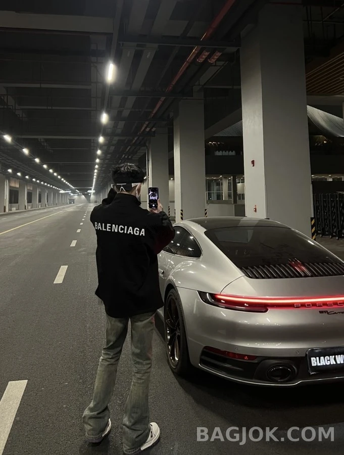 발렌시아가 발렌시아가 후면 레터링 로고 셔츠 상세 이미지