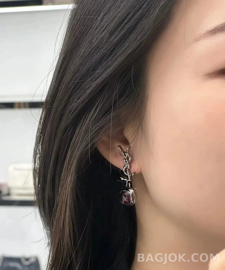 생로랑 세인트로랑 로고 스퀘어 귀걸이 상세 이미지