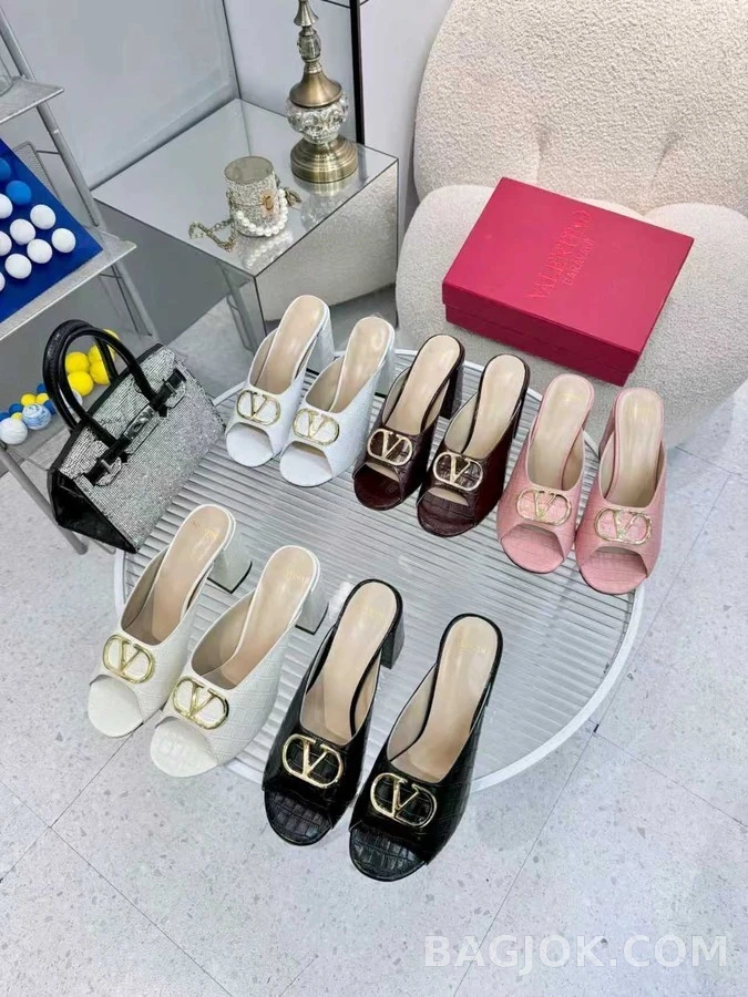 발렌티노 발렌티노 크록 엠보싱 금장 로고 뮬 상세 이미지
